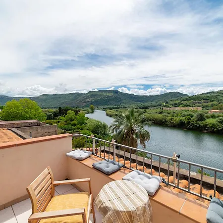 Sardinian Gallery Temo Terrace * בוסה